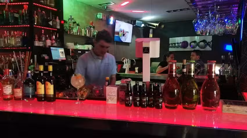 Caf&eacute; y Copas Glass