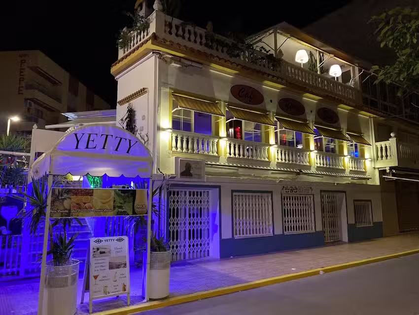 Caf&eacute; Yetty Bar