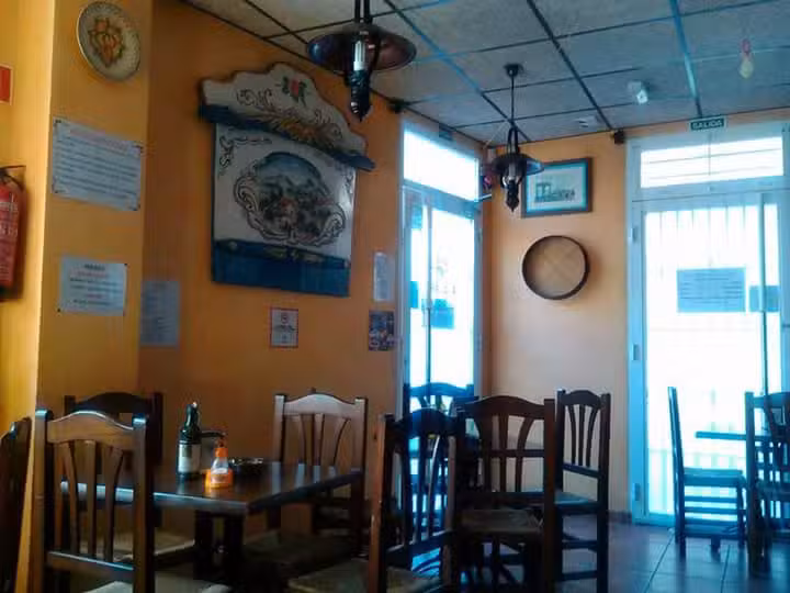 Cafeter&iacute;a-Bar &Aacute;vila