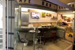 Cafetería bar. BLANQUIRROJO