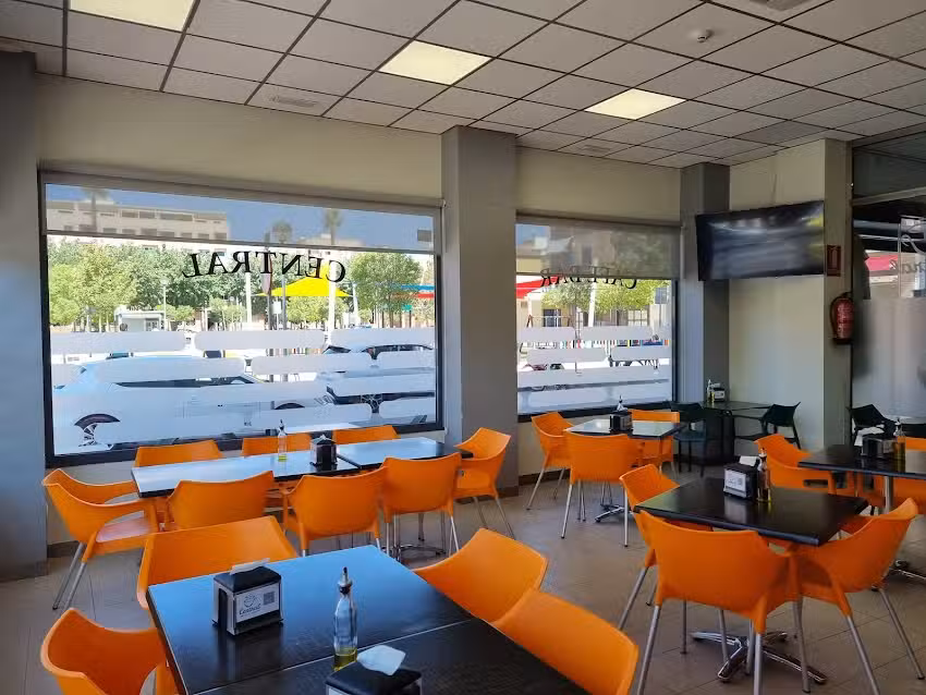 Cafeter&iacute;a &ndash; Bar Central