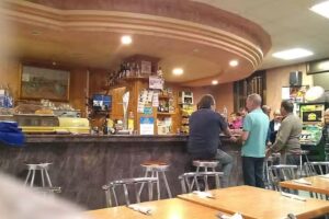 Cafeter&iacute;a bar Serruchi