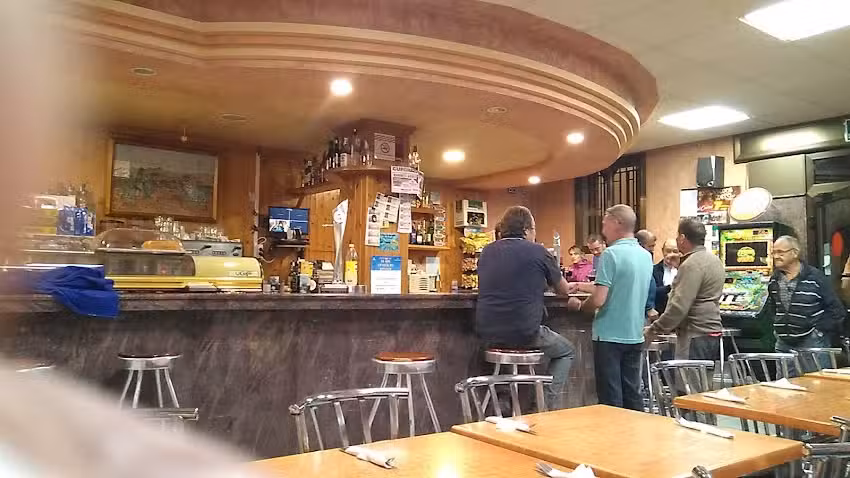 Cafeter&iacute;a bar Serruchi