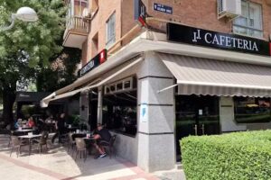 Cafeter&iacute;a Bar Terraza J.J. Elipa