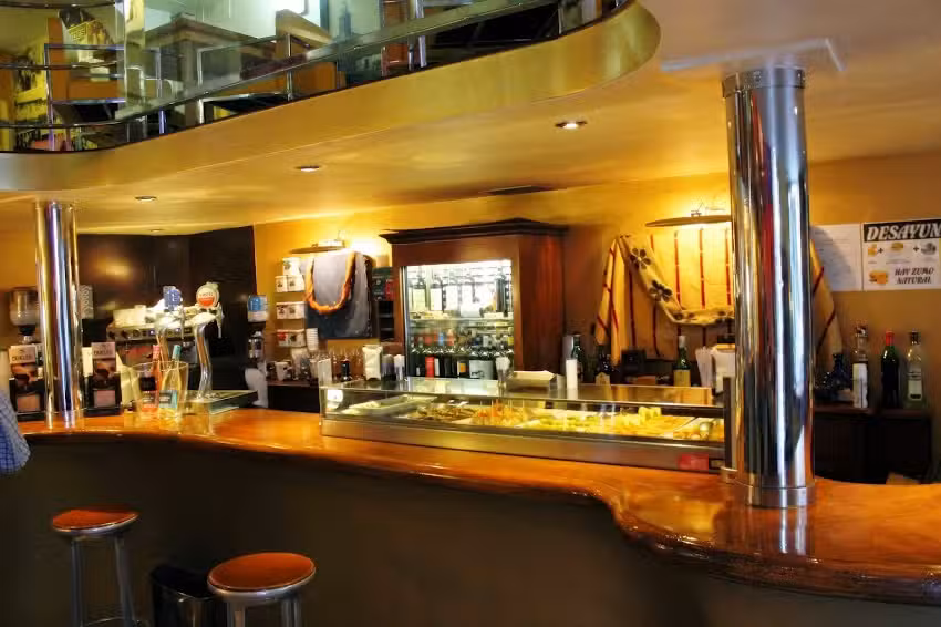 Cafeter&iacute;a &ndash; Bar Yovoy