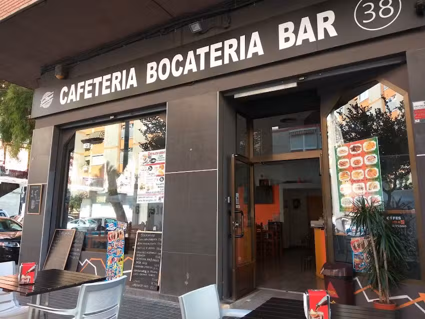 CAFETER&Iacute;A BOCATER&Iacute;A BAR 38.