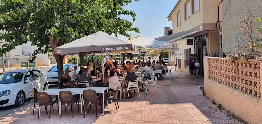 CAFETER&Iacute;A CERVECER&Iacute;A JULIA CHIVA