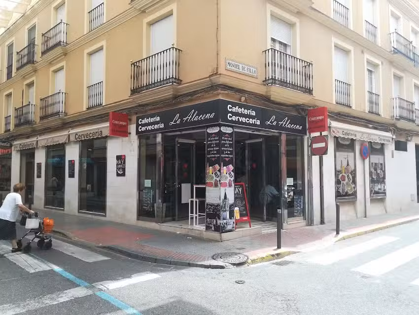 Cafeter&iacute;a Cervecer&iacute;a La Alacena