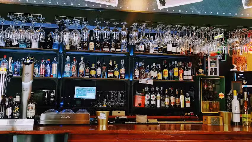 Cafeter&iacute;a Cervecer&iacute;a La Oficina