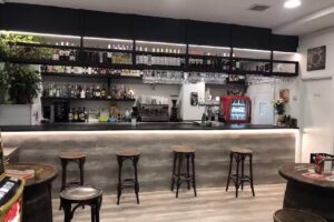 Cafeter&iacute;a El Refugio Cervecer&iacute;a Rte.