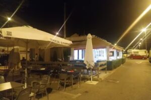 Cafeter&iacute;a Helader&iacute;a El Jard&iacute;n