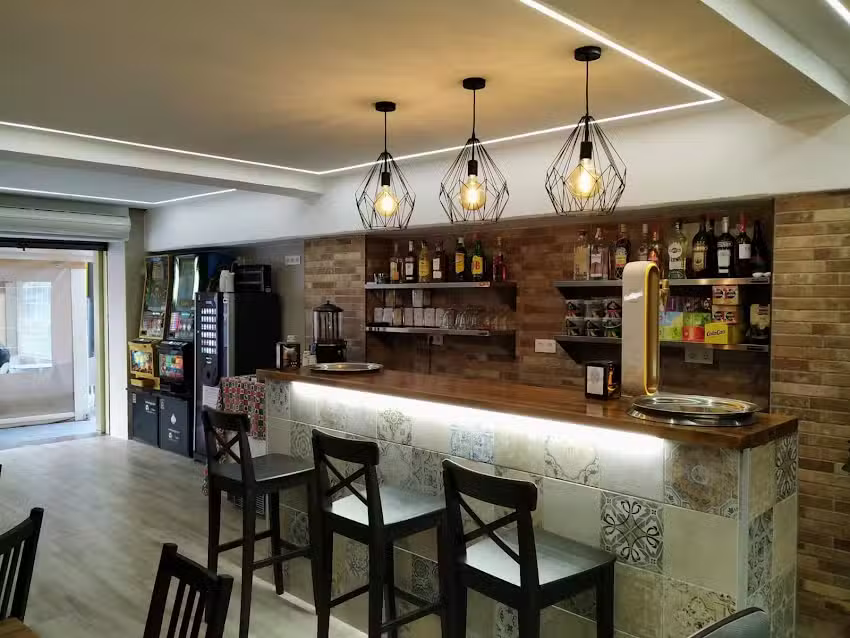 Cafeter&iacute;a Helader&iacute;a Jovi