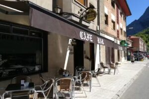 Cafeter&iacute;a La Caja