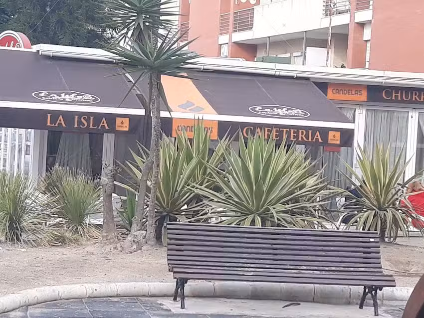 Cafeter&iacute;a La Isla