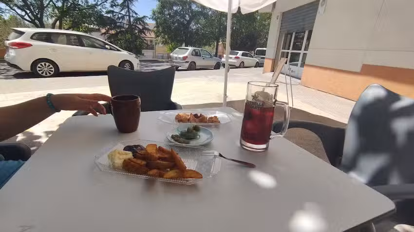 Cafeter&iacute;a la via tapas