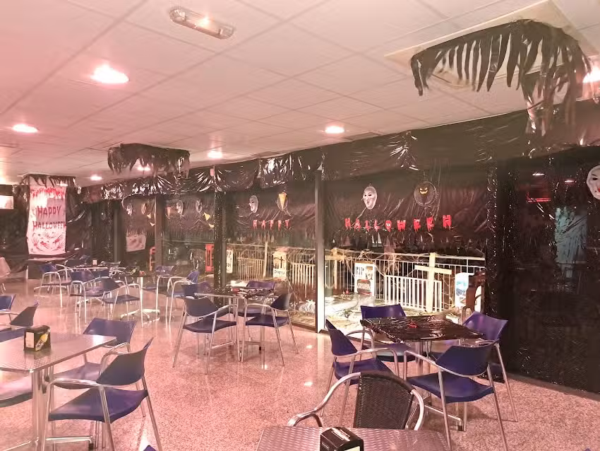 Cafeter&iacute;a Las Piscinas