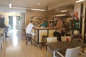 Cafeter&iacute;a Panader&iacute;a Ca na Elena