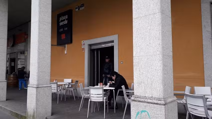 Cafeter&iacute;a Plaza 51.