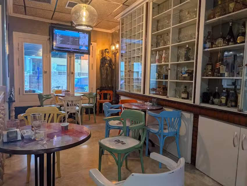 Cafeteria Pub Charlie