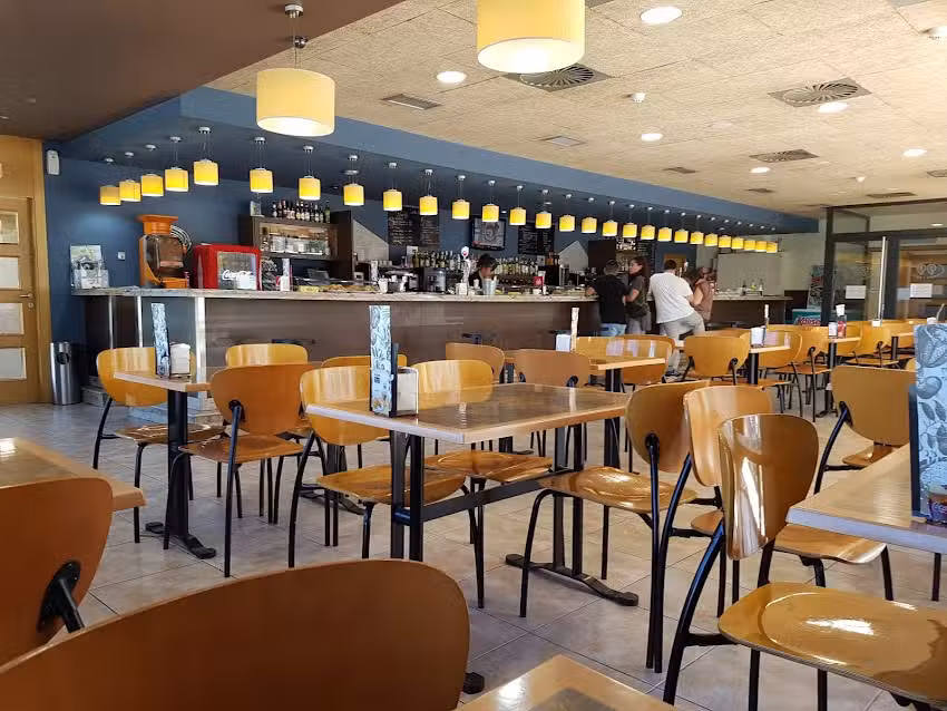 Cafeter&iacute;a / Restaurante 99