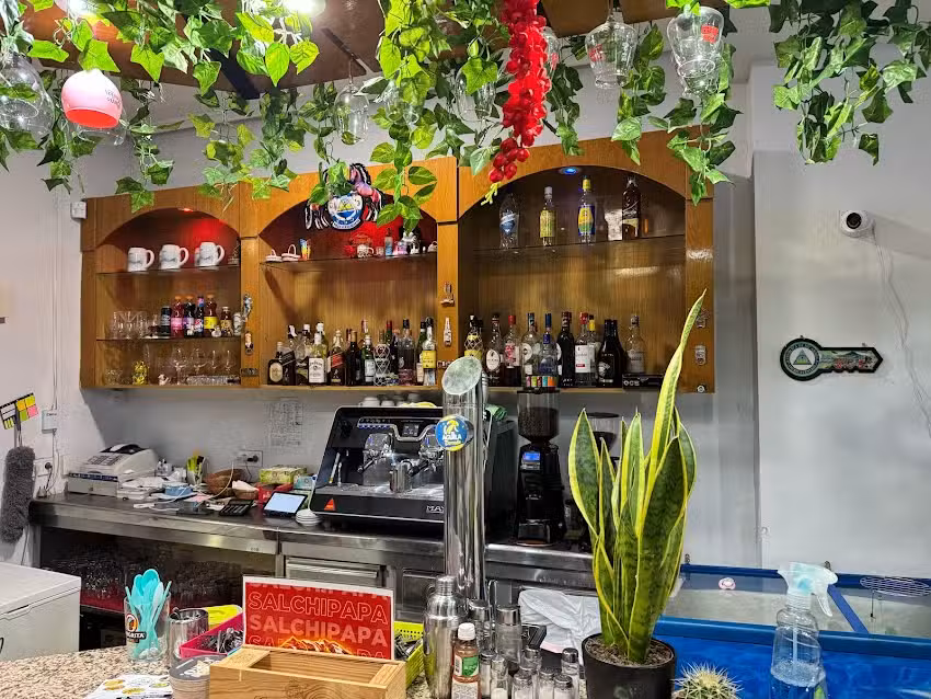 Cafeteria Restaurante Colombiano y Nicarag&uuml;ense Montenegro | Billar