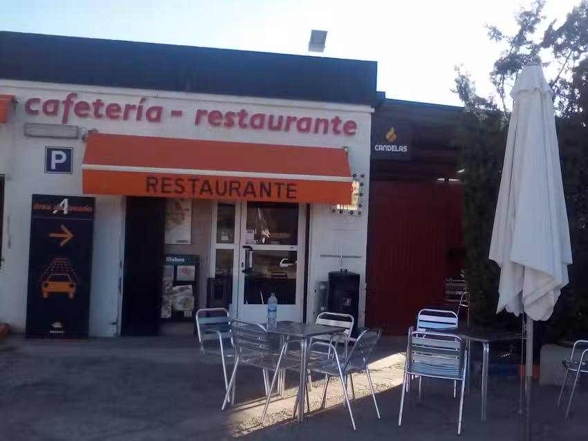 Cafeter&iacute;a-Restaurante La Gasolinera.
