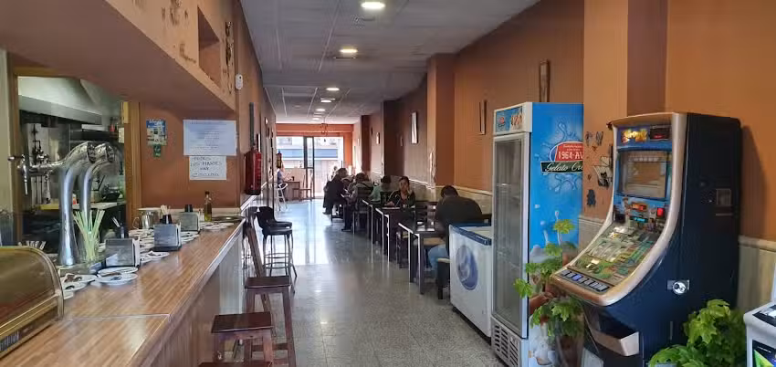 Cafeter&iacute;a restaurante La Villa