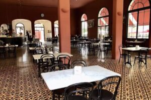 Cafeter&iacute;a Restaurante L&rsquo;Artes&agrave;.