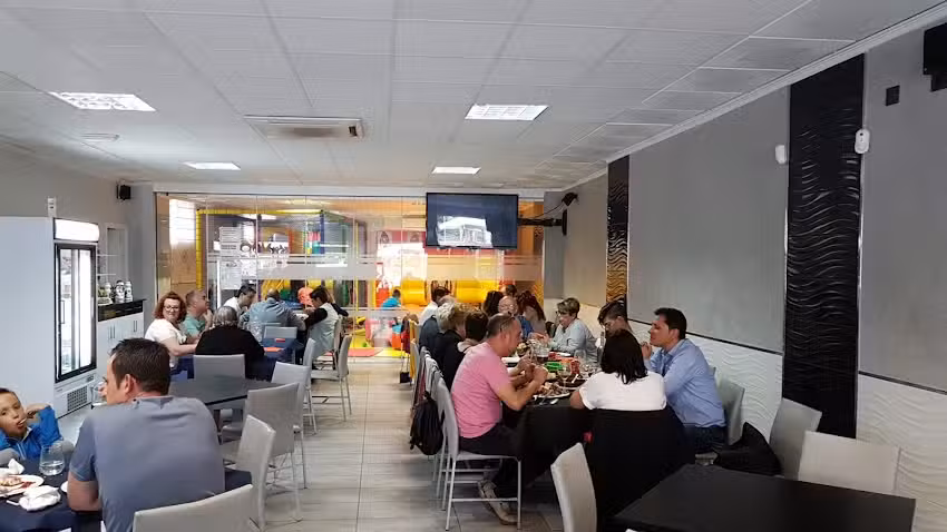 CAFETER&Iacute;A RESTAURANTE LAS VI&Ntilde;AS.