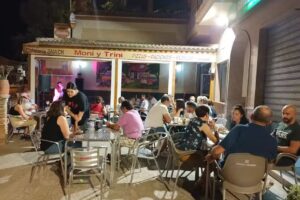 Cafeteria snack moni y trini