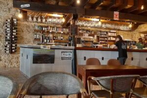 Cafeteria-Vinoteca Tres Sentidos