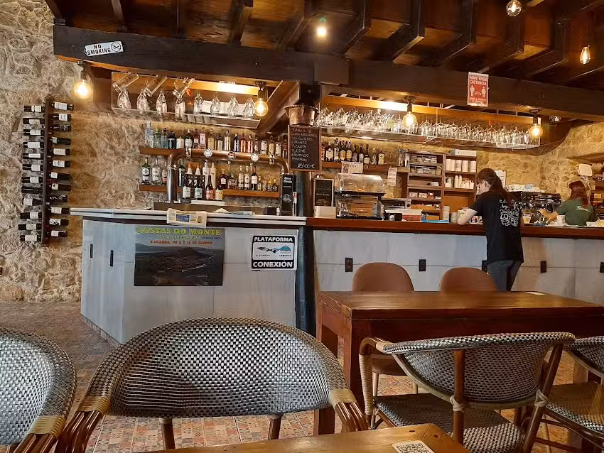 Cafeteria-Vinoteca Tres Sentidos