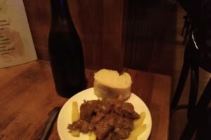 Cafetería y Bar: La Cueva