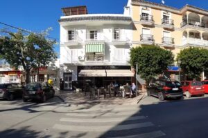 Cafeter&iacute;a y helader&iacute;a El Mori