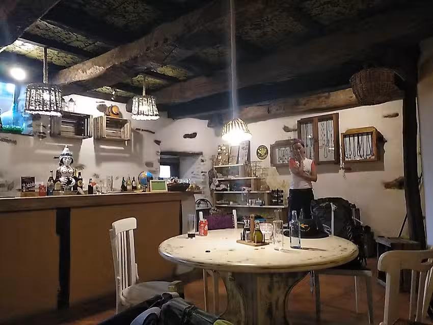 CaminArte. Bar-Albergue El Refugio