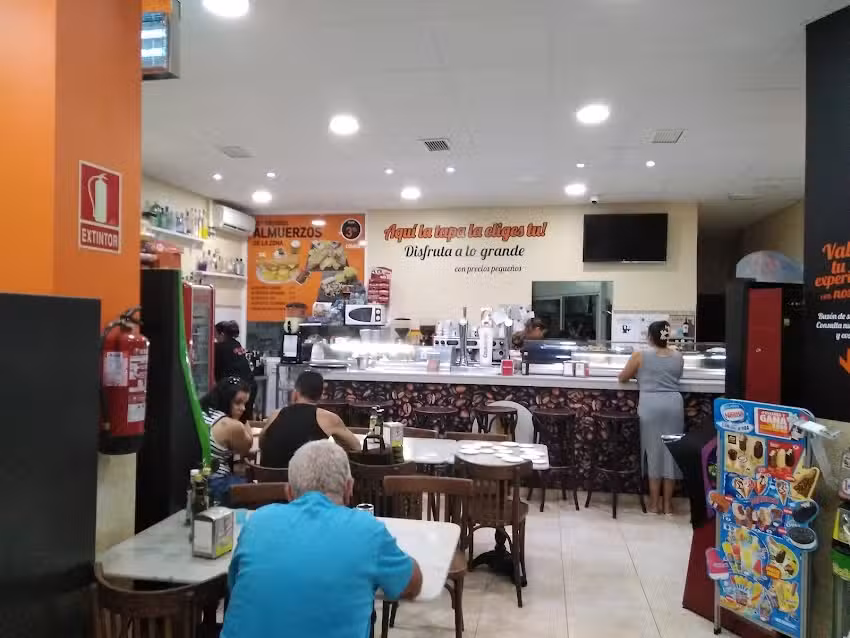 Ca&ntilde;as & Coffee