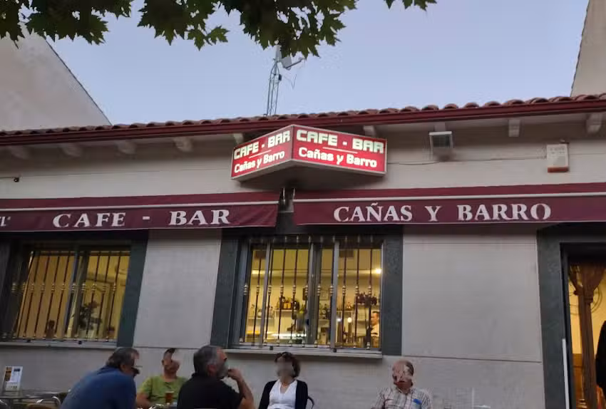 Ca&ntilde;as y Barro