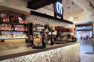 Ca&ntilde;as y Tapas