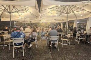 Ca&ntilde;as y Tapas