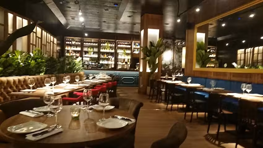 Ca&ntilde;as y Tapas