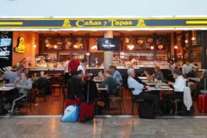 Ca&ntilde;as y Tapas