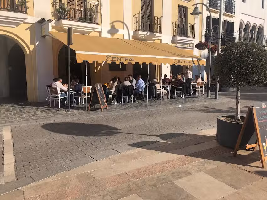 Ca&ntilde;as y tapas El Central ecija