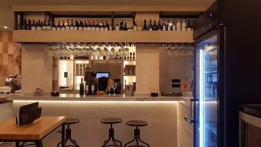 Casa &Aacute;ngeles Taberna-Ultramarinos &ndash; Navas