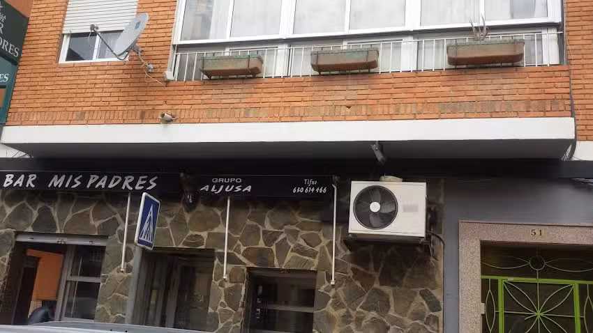 Casa Genaro -La Tapia Bar