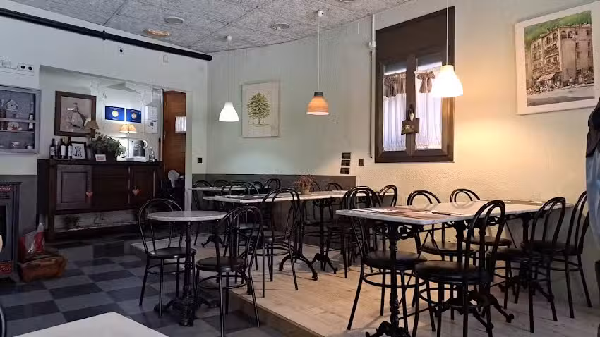 Casa Lola &ndash; Antic Bar Freser