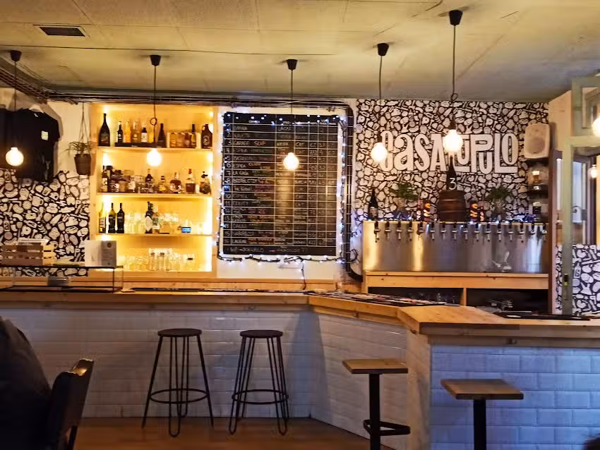 Casa L&uacute;pulo Taproom