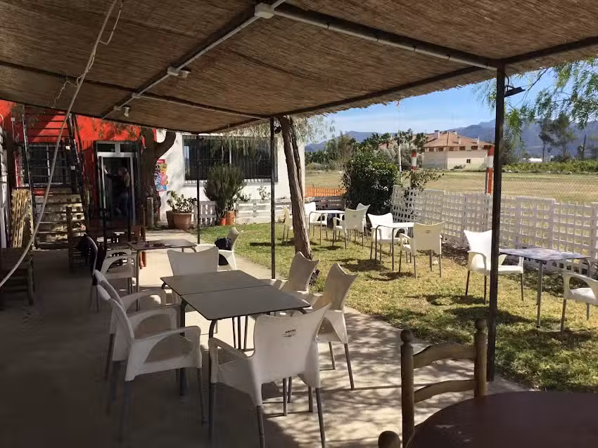 Casa Olga Bar Terraza / Aeroplane Terrace / Aerorodromo Benicolet