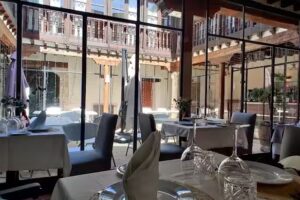 Casa Palacio Ucl&eacute;s by Domingo S&aacute;nchez