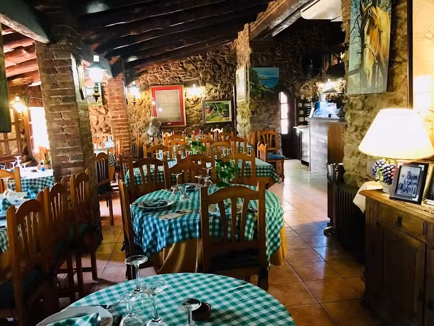 Caves Montau de Sadurn&iacute;