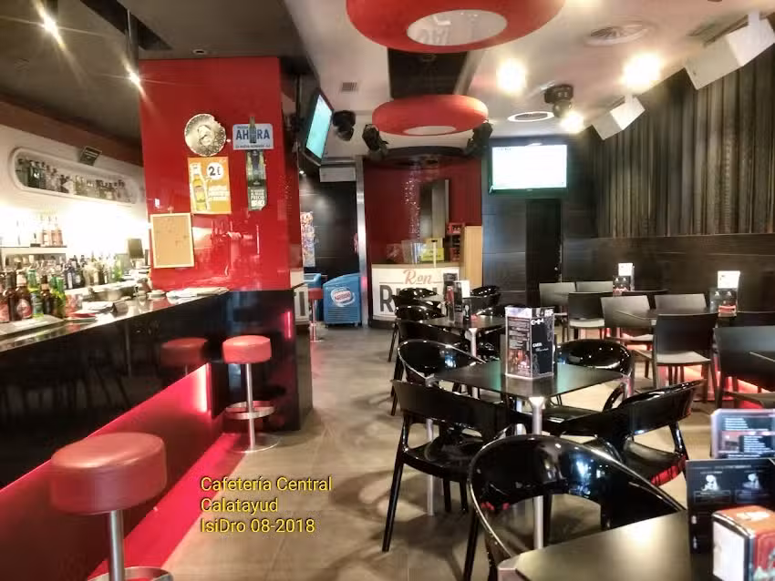 Central Caf&eacute; Pub